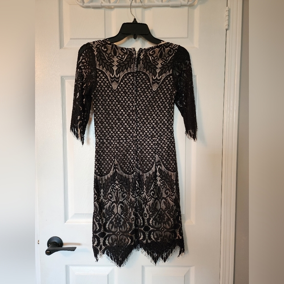 Lace 3/4 sleeve dress - Picture 3 of 3